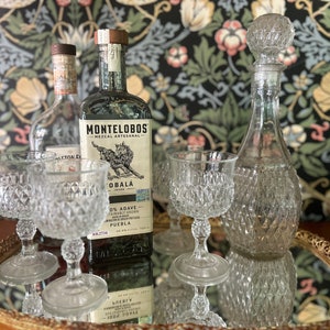 Vintage Decanter and 6 Matching Cocktail Glasses/Bar Cart Decor/Hollywood Regency/Whiskey Decanter