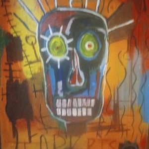 Puede incluir: Pintura abstracta de una calavera con una corona puntiaguda, ojos verdes y una boca blanca. El fondo es una mezcla de naranja, amarillo y marr&oacute;n con l&iacute;neas y garabatos negros. Las palabras "MILKMAN" y "DARK RIS" son visibles en la pintura.