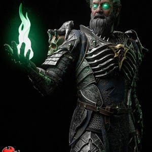 Puede incluir: Una figura de fantasía detallada de un guerrero con armadura con ojos verdes brillantes y barba, sosteniendo una llama verde. La armadura está intrincadamente diseñada con detalles de calaveras y un esquema de color oscuro. La figura está sobre un fondo negro.