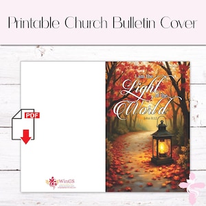 Op de afbeelding: Afdrukbare kerkbulletincover met de tekst "I am the Light of the World" en Johannes 8:12. De cover toont een pad door een bos met een lantaarn en herfstbladeren.