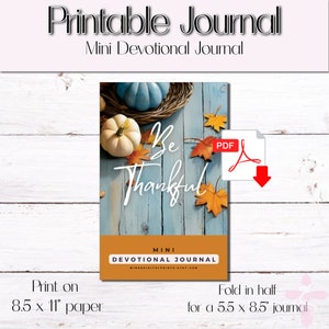 Puede incluir: Mini diario devocional imprimible con un tema otoñal. La portada presenta calabazas, hojas de otoño y las palabras "Sé agradecido". El diario está diseñado para imprimirse en papel de 8,5 x 11 pulgadas y doblarse por la mitad para crear un diario de 5,5 x 8,5 pulgadas.