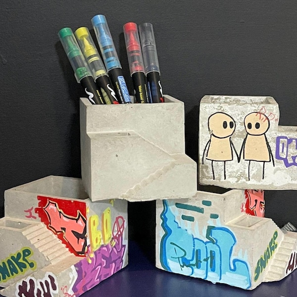 Stairs Square Graffiti Concrete Plante+ 5 acrylic markers in random colours. You can create your own unique graffiti house.r, Graffiti Art P