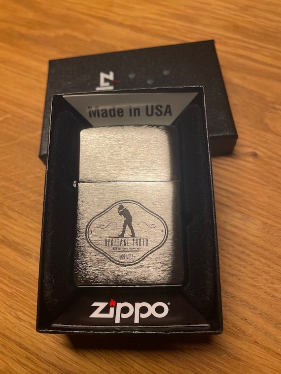 Briquet a essence type zippo – Publicité Marlboro