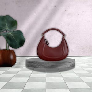 Halbmondförmiger bordeauxfarbener Lederhandtaschen-Schultergurt Made in Italy - VERA PELLE -