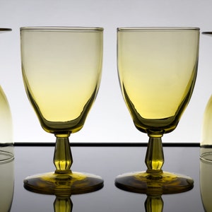 Beautiful Vintage Yellow Glass Goblets / Wine Glasses / Cocktail Glasses , Set of 4, Honey Amber Gold, VTG Vintage Glassware, Great Gift
