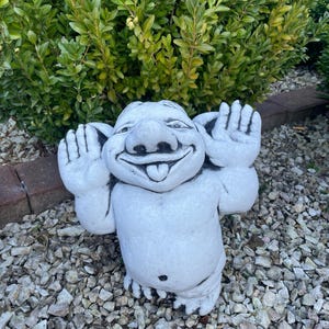 Skulptur lustiger Troll Deko für Garten Betonfigur