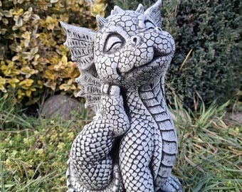 Figura de hormigón de un dragón feliz Decoración escultórica para el jardín