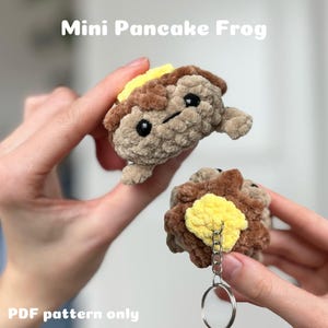 Mini Pancake Frog crochet pattern - frog bag charm pancake amigurumi - cute mini plushie