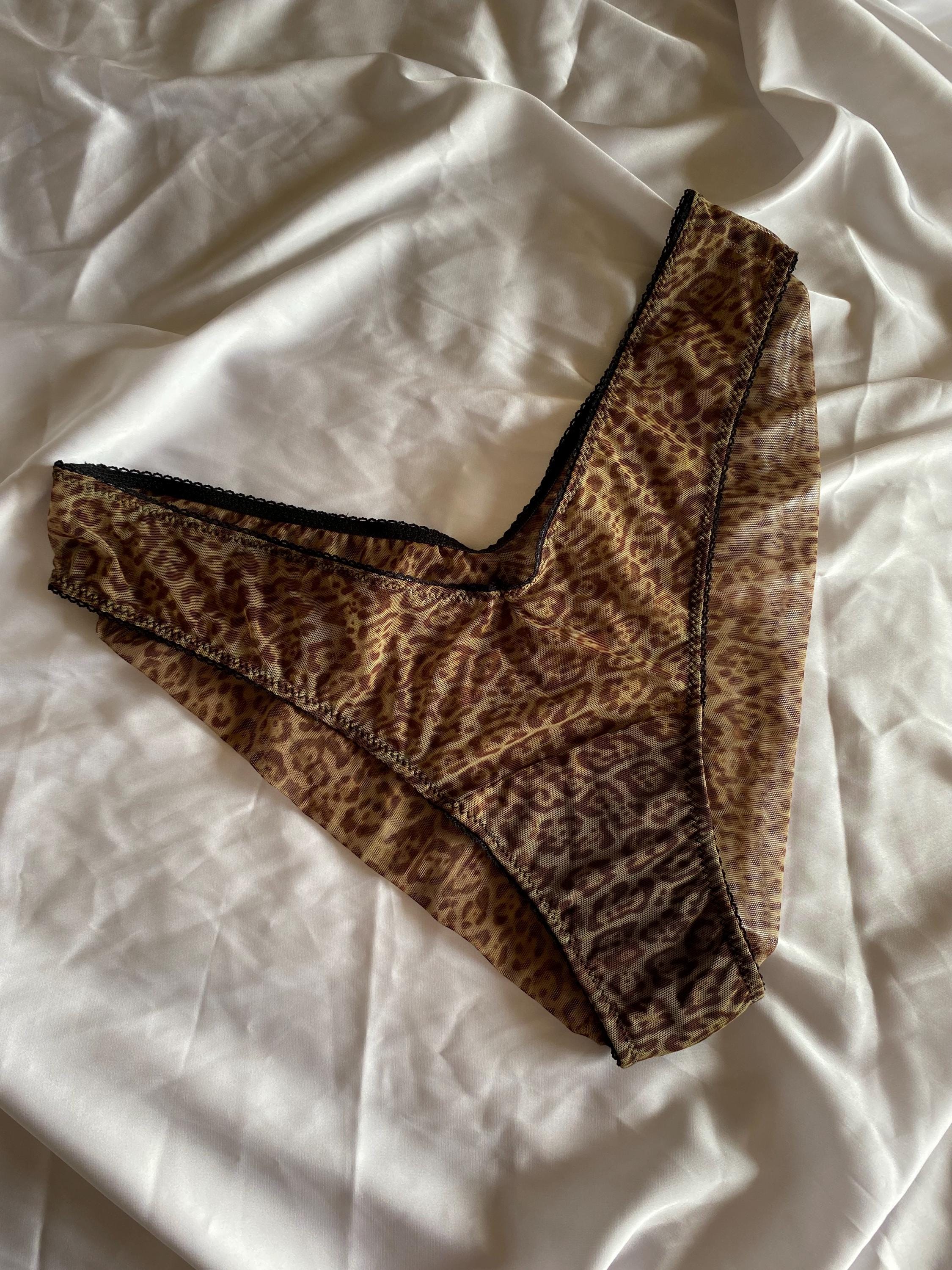 V-vormige brazilian van mesh met luipaardprint