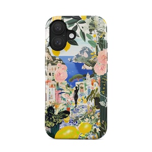 以下が含まれることがあります： レモン、花、タイル張りの道に立っている人のシルエットが描かれた、花柄のカラフルな携帯電話ケース。背景には青い海と小さな島があります。ケースには「amalfi」という文字が印刷されています。