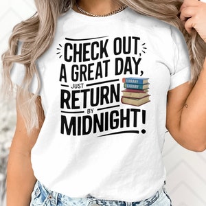 Prezent dla bibliotekarza, miłośnik książek, sprawdź wspaniały dzień, po prostu wróć do Midnight Library Books T-shirt, koszulka bibliotekarza, koszulka biblioteczna