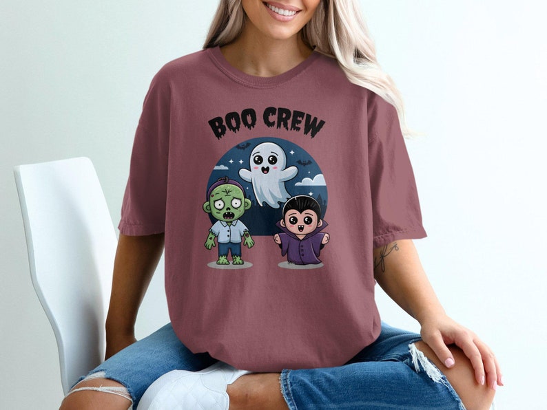 かわいいハロウィンTシャツ、ブークルーグラフィックTシャツ、楽しいゾンビゴーストヴァンパイアデザイン、子供に優しいハロウィンシャツ、不気味な季節のトップス 画像 1