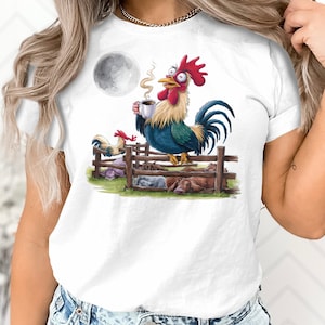 Maglietta divertente con gallo, maglietta con caffè mattutino, pollo colorato con animali domestici, maglietta grafica unica per gli amanti degli animali, mattiniero, amante dei polli
