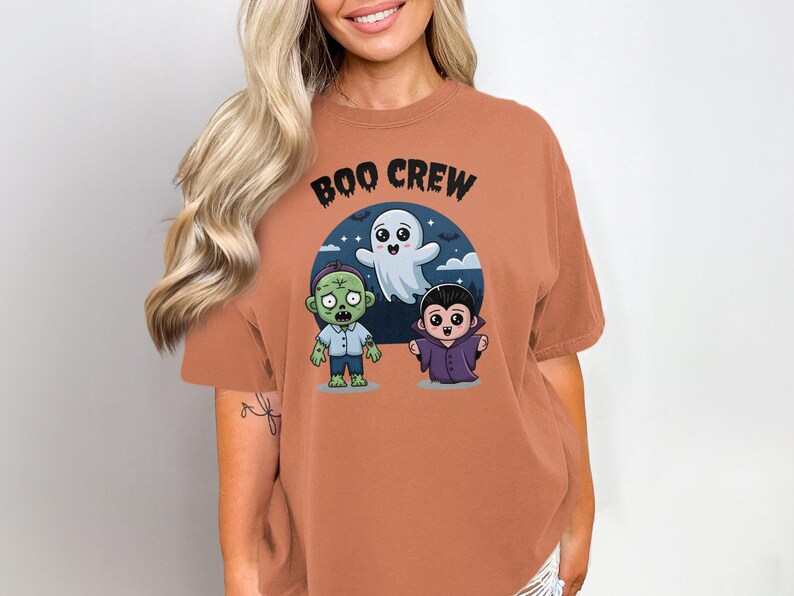 かわいいハロウィンTシャツ、ブークルーグラフィックTシャツ、楽しいゾンビゴーストヴァンパイアデザイン、子供に優しいハロウィンシャツ、不気味な季節のトップス 画像 4