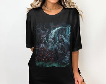 ゴシックホラーTシャツ、死神と悪魔のデザイン、不気味なグラフィックTシャツ、ハロウィーンホラーシャツ、ダークファンタジーアート、不気味なTシャツ