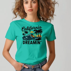 T-shirt graphique California Dreamin &#39;, T-shirt de surf, T-shirt Californie vintage, T-shirt graphique Beach Sunset, chemise Vacation Vibes