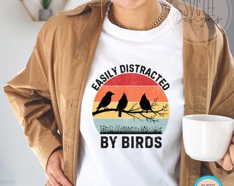 Leicht abgelenkt von Vögel PNG | Retro Vogelliebhaber Design (Digitaler Download)