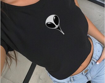 Y2K 90s Alien Head Crop Top Baby Tee Shirt for Women - Retro Sci-Fi Fashion Alternative Style Convention Outfit AVP Fan Gift Geek Chic UFO