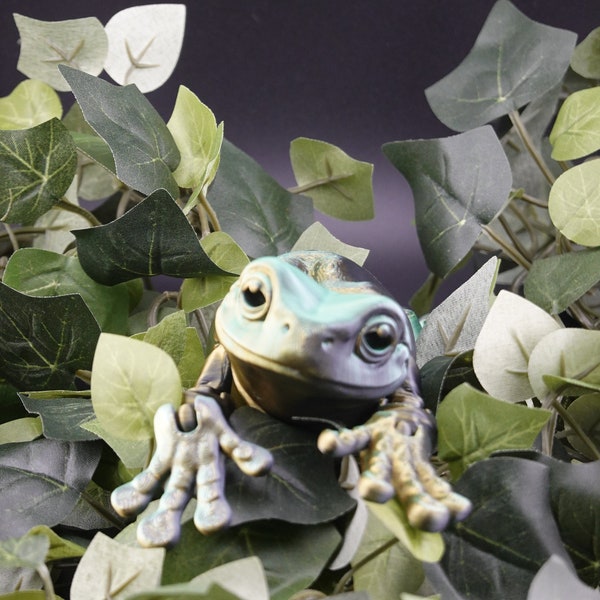 Articulated White's Tree Frog | 3D Printed Posable Amphibian Figurine | Realistic Nature-Inspired Toy | Unique Wildlife Gift