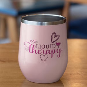 Weinbecher Flüssiger Therapiewein am isolierten Pool-Event-Becher, Weinliebhaber-Wein-Event für Bestie-Geschenkidee meistverkaufter Becher