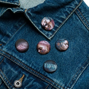 Set of pin buttons