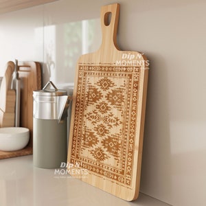 Planche de service et planche à découper en bois gravé kilim traditionnel | Décoration de cuisine élégante, cadeau de pendaison de crémaillère, décoration islamique, cadeau de l&#39;Aïd, cadeau du ramadan