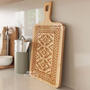 Planche de service et planche à découper en bois gravé kilim traditionnel | Décoration de cuisine élégante, cadeau de pendaison de crémaillère, décoration islamique, cadeau de l&#39;Aïd, cadeau du ramadan