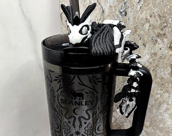 Enamel Black or Silver Death Head Moth Straw Cap, for the  display picture 3