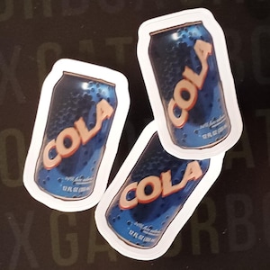 Adesivo Emote "COLA" di Gatorbox - 1,5" x 2,5"