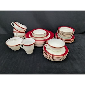 VINTAGE PYREX 赤縁 プレート 皿 6枚セット Pyrex Dinnerware Red With Gold Trim - Etsy