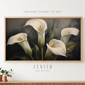 Könnte beinhalten: Ein gerahmtes Gemälde von vier weißen Calla-Lilien mit gelben Zentren vor einem dunkelgrauen Hintergrund. Das Gemälde trägt den Titel "ZENITH ART HOUSE".