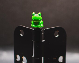 Hopper Frog Magnetic Hinge Head Topper