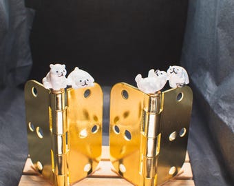 Playful Polar Bear Hinge Head