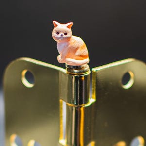 Sittin Kitten Hinge Head Topper