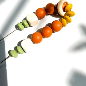 Breastfeeding Necklace, New Mom Gift, Nursing babies with busy hand, Silicone Nursing Necklace