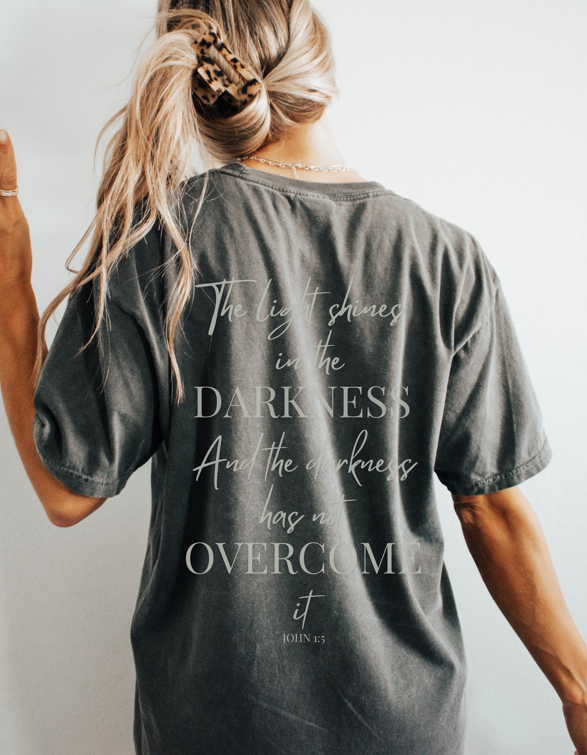 RILY LIGHT'N DARKNESS Tシャツ 2018 Amazon.com: Be the light in the darkness . T-Shirt