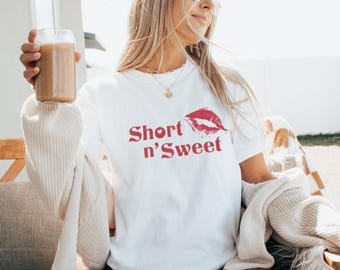 Camiseta corta y dulce, camiseta divertida con estampado de labios retro coqueto.
