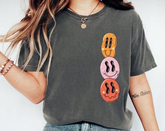 Camiseta con cara sonriente, colorida camiseta gráfica retro Y2K
