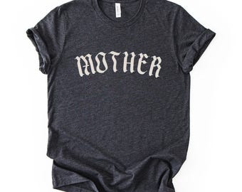 Camiseta gótica para mamá, camiseta vintage para mamá, camiseta minimalista con estampado para mamá, camiseta unisex para madre.