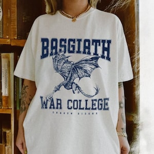 Maglietta della Quarta Ala, Maglietta Gildan del Basgiath War College, Cavaliere dei Draghi, Violet Sorrengail, Xaden Riorson, Vola o muori, Quadrante dei Cavalieri, Lettore