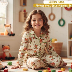 Puede incluir: Un juego de tres tazas de cer&aacute;mica con un acabado mate moteado. Las tazas son en tonos crema, gris claro y gris oscuro. Cada taza tiene un dise&ntilde;o simple y minimalista, ideal para caf&eacute; o t&eacute;.