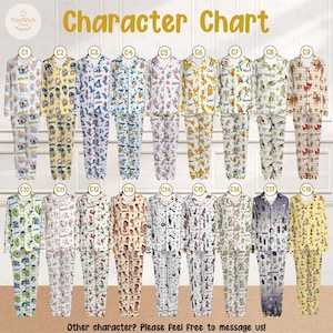 Puede incluir: Un cuadro de personajes con varios conjuntos de pijamas con diferentes estampados. Los pijamas son de estilo abotonado, con mangas largas y pantalones. Los estampados incluyen personajes de dibujos animados y otros dise&ntilde;os. El texto "Character Chart" se muestra en la parte superior.