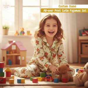 Puede incluir: Un juego de tres tazas de cer&aacute;mica con un acabado mate moteado. Cada taza presenta un color diferente: azul claro, crema y gris. Las tazas tienen un dise&ntilde;o simple y moderno, adecuado para caf&eacute; o t&eacute;.