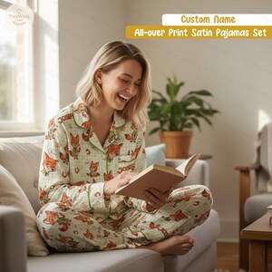 Puede incluir: Un juego de tres tazas de cer&aacute;mica con acabado mate moteado. Las tazas son de color crema, gris claro y gris oscuro. Cada taza tiene un dise&ntilde;o simple y minimalista.