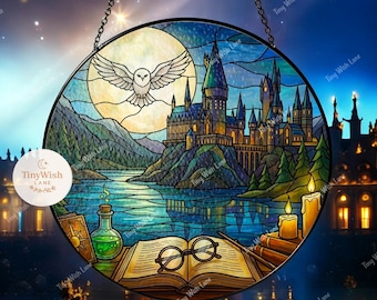 Witrażowy łapacz słońca z motywem czarodzieja fantasy, ozdoba w kształcie sowy w kształcie zamku czarodzieja, łapacz słońca w kształcie zamku czarodzieja, dekoracja w stylu magii książkowej, prezent dla miłośników książek