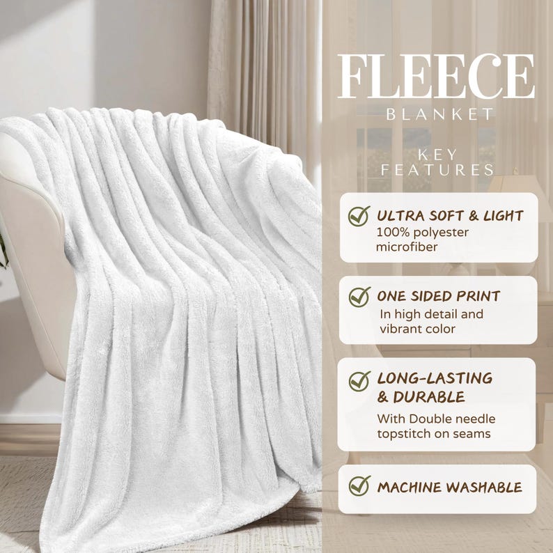 Może przedstawiać: Biały koc z polaru narzucony na krzesło. Koc wykonany jest w 100% z mikrofibry poliestrowej i jest bardzo miękki i lekki. Koc ma jednostronny nadruk i jest trwały. Koc można prać w pralce.