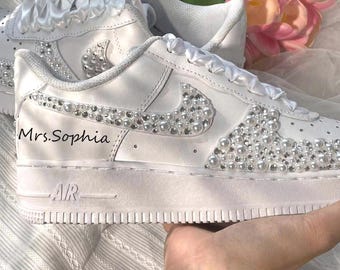 Zapatillas de boda plateadas con diamantes de imitación y perlas – Zapatillas personalizadas para novias, zapatillas de graduación, zapatos de novia con perlas y regalo de aniversario