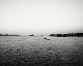 Black & white photo of a boat sailing in the ocean