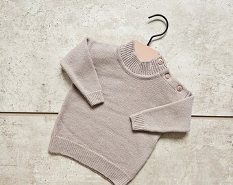 Suéter clásico de lana merino para bebé, suéter de bebé de lana merino beige, suéter de lana merino para bebé de estilo clásico, suéter de punto de lana merino para bebé acogedor