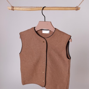 Kids Wool Vest Light Brown – Minimalist Toddler Gilet with Snap Closure, Oversized Fit, Soft Warm Waistcoat with Black Trim